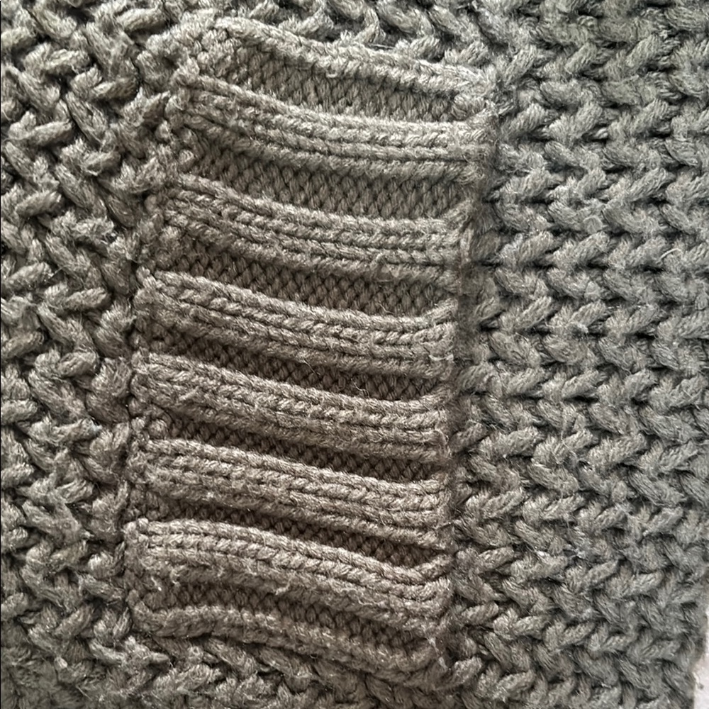 Chunky Knit Olive Green Cardigan Size Medium - Picture 4 of 5